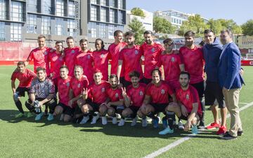 Los integrantes del conjunto de Arbeloa está formado por 'youtubers' como DjMario, Spursito o Darioemehache y por personalidades del mundo del fútbol y del espectáculo como Aganzo, Rubén de la Red o Rayden.