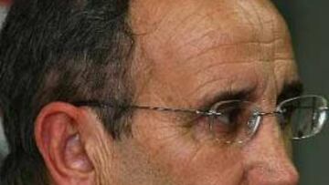 <b>ADIÓS.</b> El mal arranque liguero podría suponer el adiós de Irureta al banquillo bético.