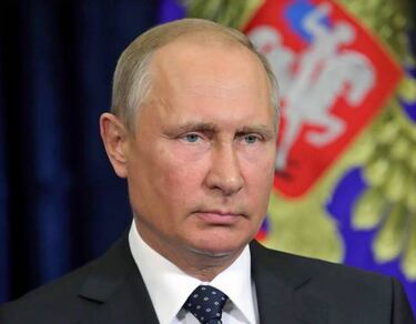 Vladimir Putin cites Spain as World Cup favourites