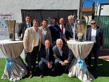 Foto de familia de la peña madridista de Carabaña en la comida de celebración de su 19º aniversario.