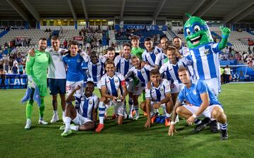 Los jugadores de Leganés celebran el triunfo en el Villa de Leganés. 