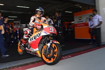 Marc Márquez sale del box.