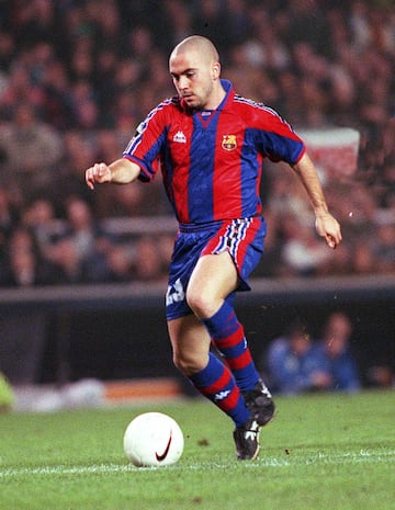 Formado en las categor¨ªas inferiores del Barcelona jug¨® como blaugrana desde 1995 hasta 1998. En el verano del 98 la Lazio fich¨® al jugador c¨¢ntabro, aunque terminar¨ªa cedido el a?o siguiente al Olympique de Marsella. Volver¨ªa al Barcelona cedido por el equipo italiano para jugar la temporada 2000-01.