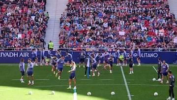 El Atlético, en la sesión de puertas abiertas de esta mañana.