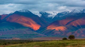 A view of the Tian Shan mountains in Kyrgyzstan, the region in Central Asia where researchers studying ancient plague genomes have traced the origins of the 14th century Black Death that killed tens of millions of people, in an undated photograph.  Lyazzat Musralina/Handout via REUTERS.   NO RESALES. NO ARCHIVES. THIS IMAGE HAS BEEN SUPPLIED BY A THIRD PARTY.