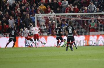 1-0. Thomas marcó el primer tanto.