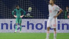 David de Gea, cabizbajo, tras encajar el tercer gol de Croacia, que signific&oacute; la derrota de Espa&ntilde;a.