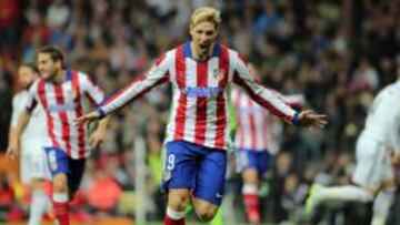Fernando Torres celebra el primer gol del Atlético.