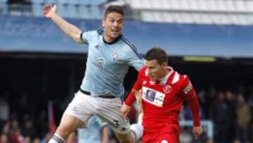 Charles elude el quirófano y podría jugar con máscara