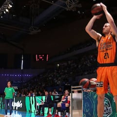 Fantástica exhibición de Matt Thomas en los triples: 80 de 90