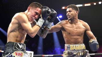 Shakur Stevenson golpea a &Oacute;scar Valdez.