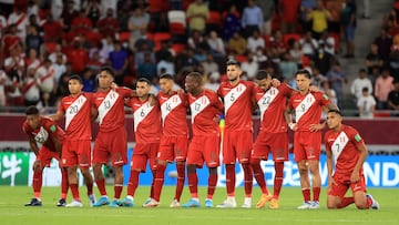 Soccer Football - FIFA World Cup Qualifier - Australia v Peru - Al Rayyan Stadium, Al Rayyan, Qatar - June 13, 2022 Peru players during  the shootout REUTERS/Mohammed Dabbous