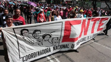 Tras 15 días de protestas, la CNTE Sección 22 levanta paro y plantón
