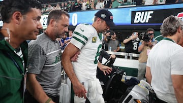 EAST RUTHERFORD, NEW JERSEY - SEPTEMBER 11: Quarterback Aaron Rodgers #8 of the New York Jets is helped off the field after an injury during the first quarter of the NFL game against the Buffalo Bills at MetLife Stadium on September 11, 2023 in East Rutherford, New Jersey. Elsa/Getty Images/AFP (Photo by ELSA / GETTY IMAGES NORTH AMERICA / Getty Images via AFP)