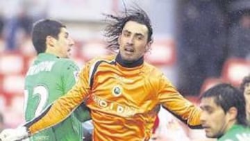 <b>MUY SEGURO. </b>Dudu Aouate es toda una garantía para la portería del Racing.