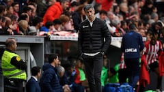 Real Sociedad's Spanish coach Imanol Alguacil looks on during the Spanish league football match between Athletic Club Bilbao and Real Sociedad at the San Mames stadium in Bilbao on April 15, 2023. (Photo by ANDER GILLENEA / AFP)