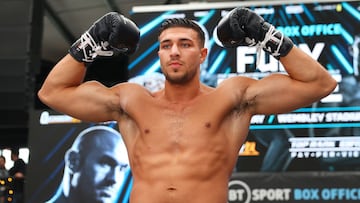 Tommy Fury en pelea de box