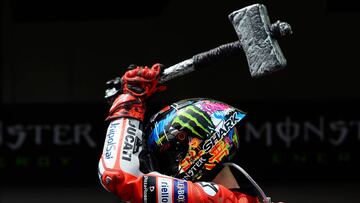 Ducati Team&#039;s Spanish rider Jorge Lorenzo celebrates after winning the Catalunya Moto GP Grand Prix race at the Catalunya racetrack in Montmelo, near Barcelona on June 17, 2018. / AFP PHOTO / Josep LAGO