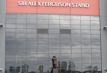 MANCHESTER, ENGLAND - MAY 08: The bronze statue of Manchester United manager Sir Alex Ferguson is pictured on the day he announced his retirement as club manager on May 8, 2013 in Manchester, England.  (Photo by Clive Brunskill/Getty Images)
