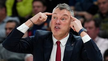 BARCELONA, 02/02/2023.- El entrenador del FC Barcelona, el lituano Sarunas Jasikevicius durante el partido de Euroliga ante el Bayern de Munich, este jueves en el Palau Blaugrana. EFE/Alejandro García
