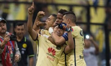 Martínez anotó de penal el gol de la victoria.