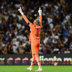 Keylor Navas ni se ensució el uniforme en Pumas