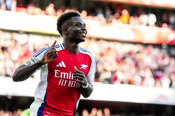 Bukayo Saka se postuló en 2018 como promesa tras debutar con tan solo 17 años en el Arsenal, sin embargo, ya se ha convertido en una realidad para la entidad gunner y la Selección inglesa. El delantero de 23 años suma más de 70 goles y 300 partidos, afianzándose como una de las estrellas de la Premier League y siendo uno de los jugadores más decisivos de Inglaterra.