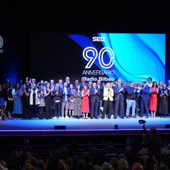 Radio Bilbao sopló las 90 velas en una gala ante más de 2.000 personas