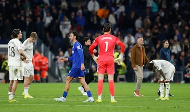 Los jugaodres del Real Madrid tras finalizar el partido.