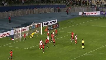 Debuta en el arco de Colo Colo y se luce con esta tapada ante River: el relator argentino, impactado