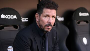 VALENCIA, SPAIN - NOVEMBER 07: Diego Simeone, Head Coach of Atletico Madrid looks on prior to the La Liga Santander match between Valencia CF and Club Atletico de Madrid at Estadio Mestalla on November 07, 2021 in Valencia, Spain. (Photo by Aitor Alcalde/