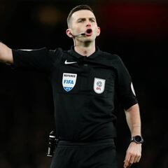 En Inglaterra los técnicos podrán recibir tarjetas roja y amarillas