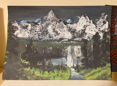 Raúl García Carnero, jugador del Real Valladolid cedido por el Getafe, pintando en casa.