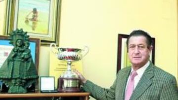 <b>SATISFECHO. </b>Vega-Arango, posando en su despacho de Mareo en una imagen de archivo.