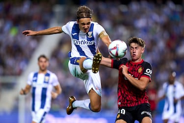 Llegó a Butarque en 2020 y en tan solo cuatro años se ha convertido en su capitán. Desde entonces, el defensa ha jugado casi 150 partidos. Cuando él no está, el brazalete lo porta Jorge Sáenz.