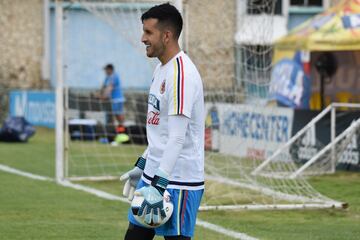 Entrenamiento de algunos jugadores convocados a la Selección Colombia para los partidos ante Venezuela en San Cristóbal y Brasil en Barranquilla por las fechas 15 y 16 de las Eliminatorias rumbo al Mundial de Rusia 2018. En los próximos días estarán llegando los demás futbolistas para integrarse a los trabajos.