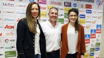 Carlos Viver, con Bego&ntilde;a Fern&aacute;ndez y Jessica Alonso.