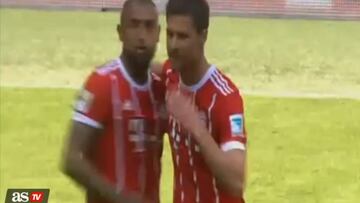 El adiós de Alonso: abrazo con Vidal, Ancelotti y ovación total