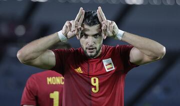 Quinto gol para España, hat-trick para Rafa Mir