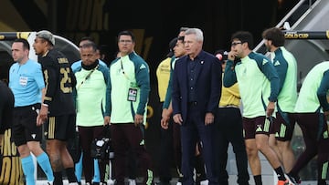 Mexico's coach Javier Aguirre looks on during the CONCACAF gold cup semi-final football match between Mexico and Honduras at Levi's Stadium in Santa Clara, California on July 2, 2025. (Photo by Patrick T. Fallon / AFP)