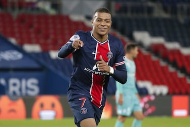 El gran deseado por el Madrid y también por algún club importante de la Premier como el Liverpool. Es ya el tercer máximo goleador histórico del PSG pese a sus 22 años. Llegó del Mónaco como un súpertalento y ha terminado por colarse entre los mejores del mundo. Lo ha ganado todo en Francia y conquistó el Mundial con su país, pero le falta la Champions. Lleva ya 138 goles en su carrera. Un prodigio físico y de velocidad, también de talento individual, termina contrato en 2022 y las opciones de sacarlo de París antes parecen complicadas, a no ser que el PSG acepte una suma altísima de dinero por un jugador que queda libre sólo un año después.
