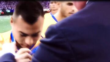 El desaire de Vargas al recibir la medalla de subcampeón