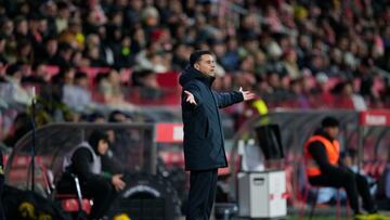 El entrenador del Girona Míchel Sánchez durante el partido de la jornada 19 de LaLiga que Girona FC y Real Madrid disputan este sábado en el estadio Montilivi, en Girona.