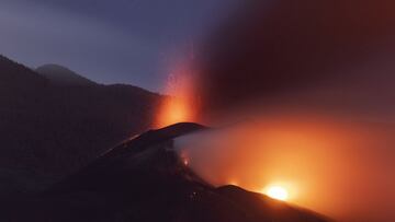 LA PALMA, SPAIN - NOVEMBER 13: The Cumbre Vieja volcano continues to erupt on November 13, 2021 in La Palma, Spain. The volcano has been erupting since September 19, 2021 after weeks of seismic activity, resulting in millions of Euros worth of damage to p