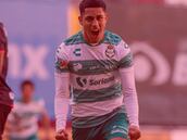 El veloz lateral izquierdo del momento con el dorsal 190