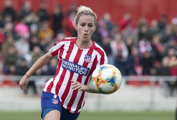 M¨¢xima goleadora del Atl¨¦tico (9 tantos), la centrocampista andaluza es una de las jugadoras rojiblancas m¨¢s queridas por la afici¨®n. Adem¨¢s, en esta temporada se ha convertido en la segunda jugadora con m¨¢s minutos con la el¨¢stica rojiblanca y la tercera que m¨¢s asistencias ha dado. Un valor seguro para el Atleti y una ¨ªdola para la afici¨®n colchonera.