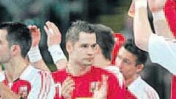 <b>TAMBIÉN GANARON. </b>Los jugadores de la República Checa aplauden tras ganar por un gol a Egipto.