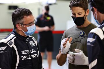 El piloto francés ya está fuera del hospital y ha aprovechado para pasarse por el circuito de Bahréin para agradecer la rápida intervención tras su accidente.