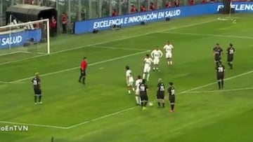 Se juntan Vidal y Caszely y el Monumental explota: golazo en la despedida de ‘Pajarito’ Valdés