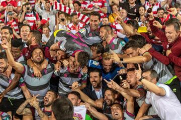 Los jugadores del equipo nazarí celebraron el ascenso a Primera.